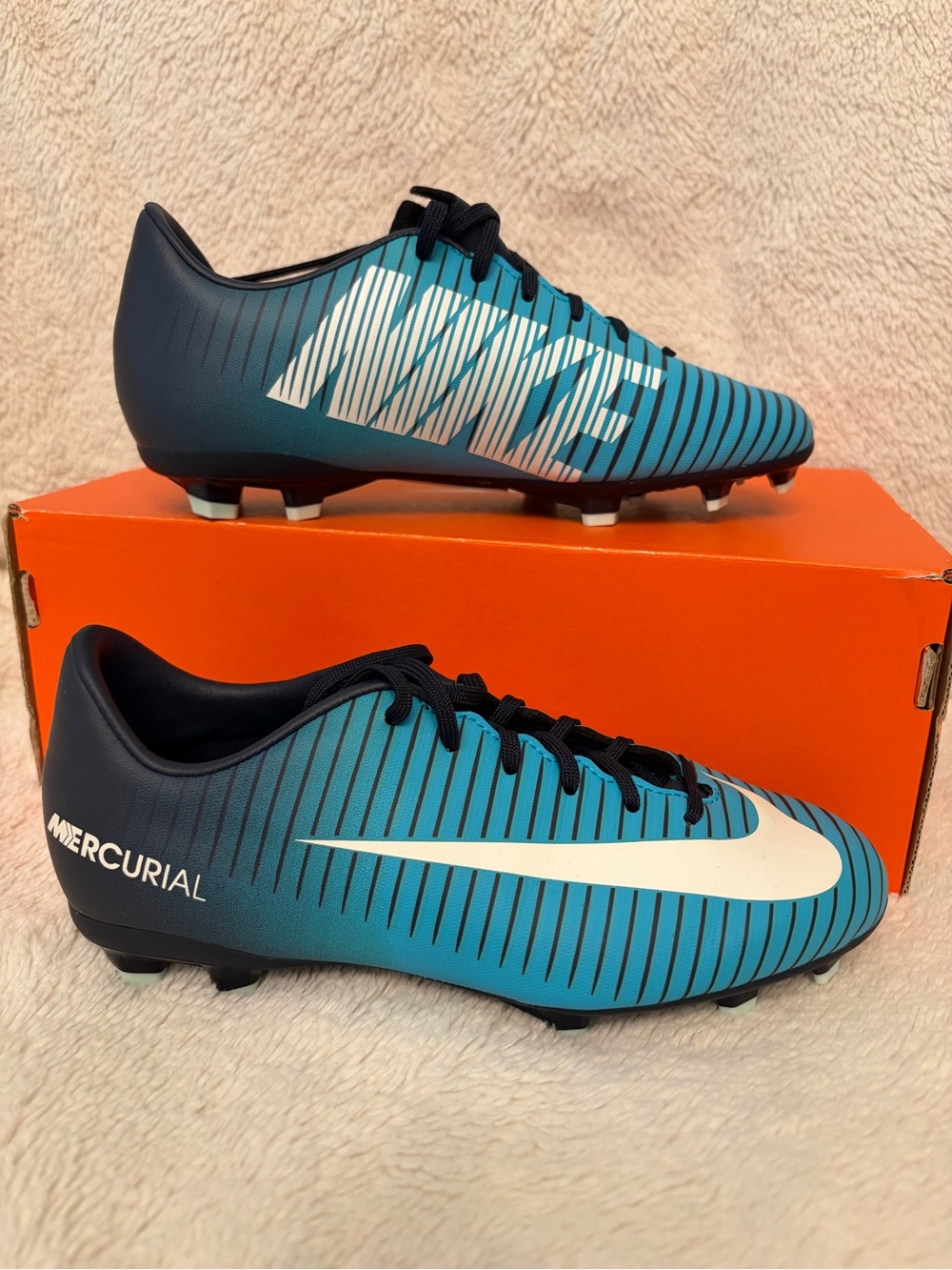 NEW Nike Jr Mercurial Victory youth big kids 2.5 blue soccer cleats shoes